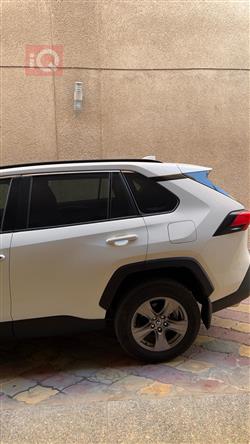 تۆیۆتا ڕاڤ 4